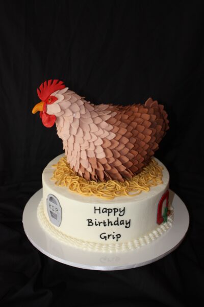 Bánh sinh nhật con gà cho người tuổi Dậu hút mắt