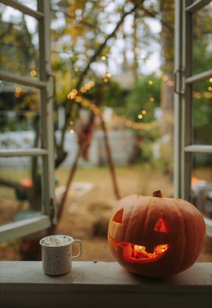 Hình ảnh halloween dễ thương, cute, đẹp trên cửa sổ