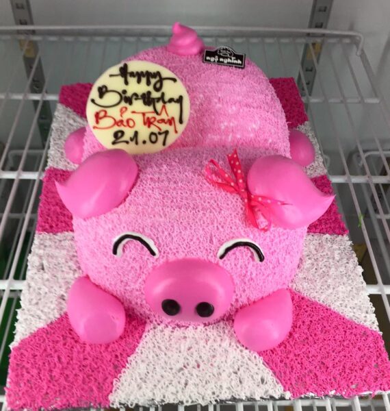 Bánh sinh nhật con lợn cho bé trai