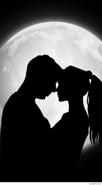 Ảnh đại diện của một cặp đôi màu đen dưới ánh trăng