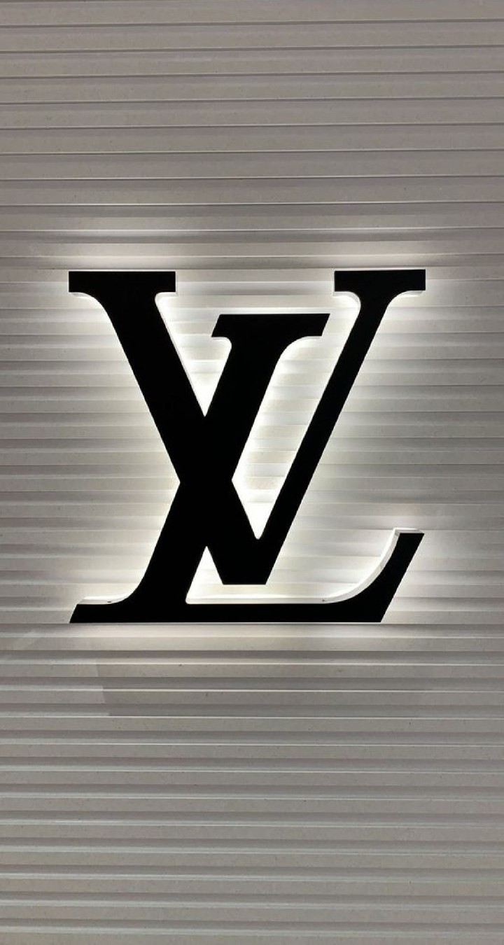 Bản nhạc về thương hiệu thời trang Louis Vuitton và những nốt thăng trầm   Coolmate