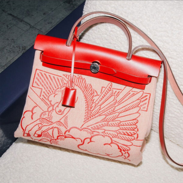 Túi xách Hermes họa tiết trắng trên nền đỏ