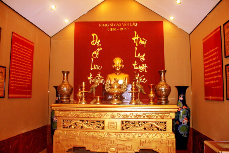 Ảnh bàn thờ Cao Văn Lầu