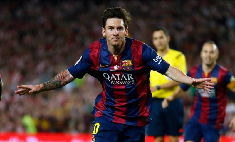 Ảnh Messi giang tay chạy về phía đồng đội